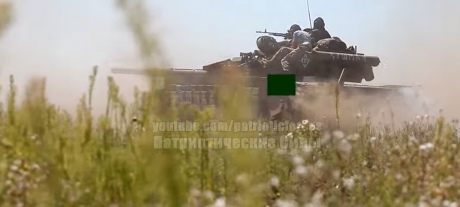 Боевики тренируются на танках 