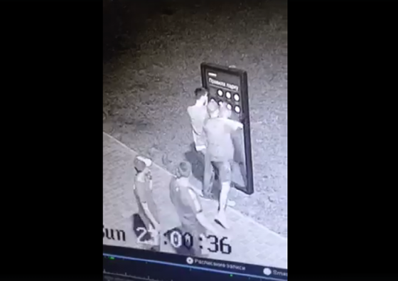 В Славянске полиция нашла вандалов, устроивших погром в центральном парке