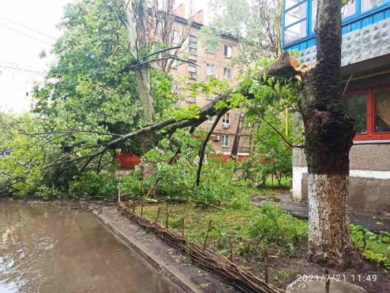 У Краматорську ліквідують наслідки негоди