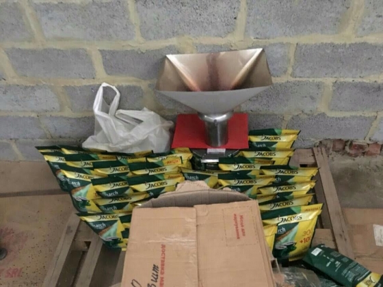 В Константиновке и Торецке нашли подпольные склады с «левыми» сигаретами и кофе