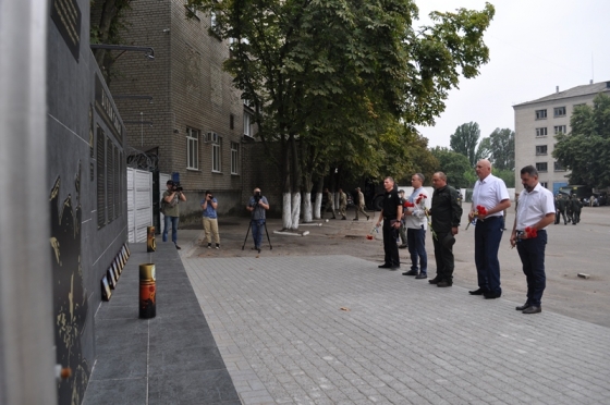 відзначив
