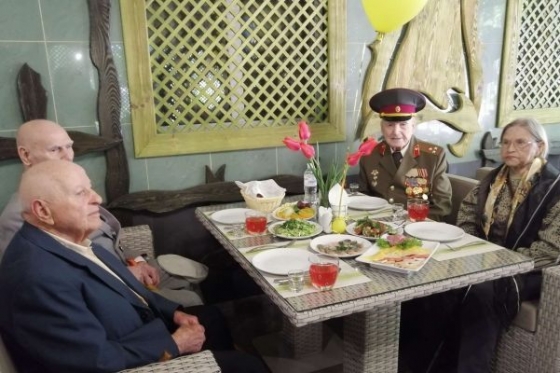 В Краматорске провели благотворительный обед для ветеранов ко Дню Победы