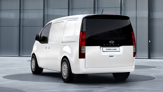 У эффектного минивэна Hyundai Staria появилась коммерческая версия