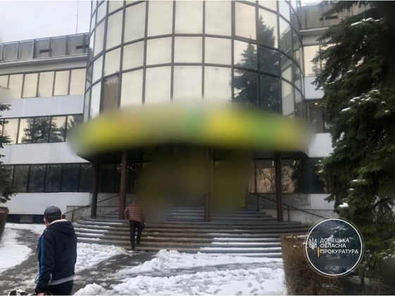 В Донецкой области разоблачили торговую сеть, которая «штамповала» одежду известных брендов 