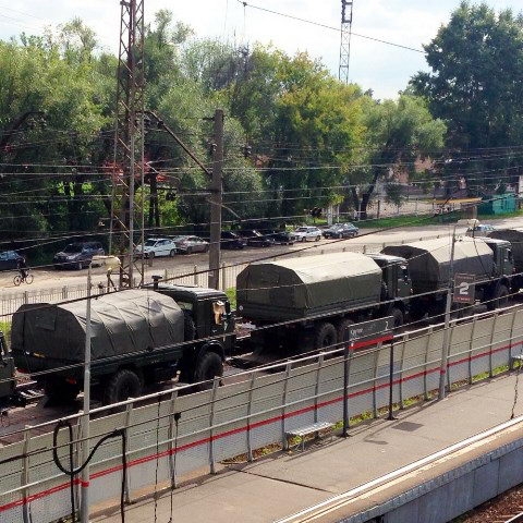 В Луганск вошла колонна российской техники