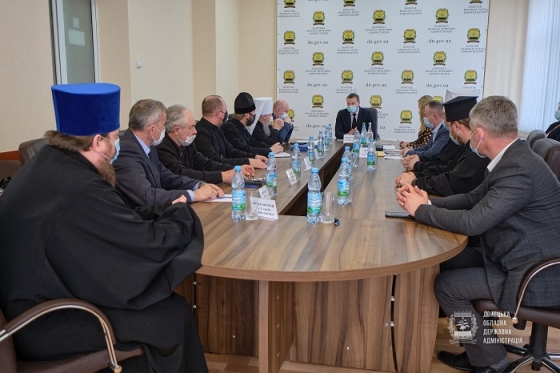 Глава Донецкой ОГА провел встречу с представителями духовенства