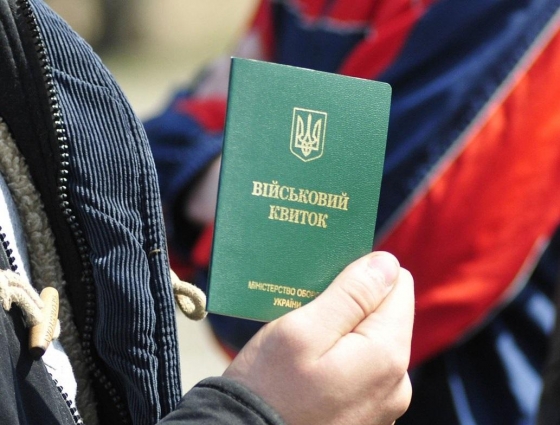 Адвокат відповів, чи візьмуть чоловіків в Україні на роботу без військового квитка (відео)
