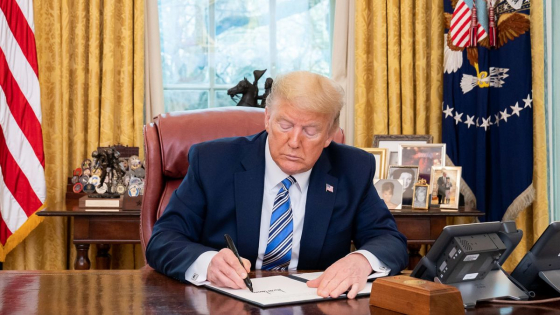Трамп підписав укази про запровадження мит на імпорт товарів з Канади, Мексики та Китаю, - WP