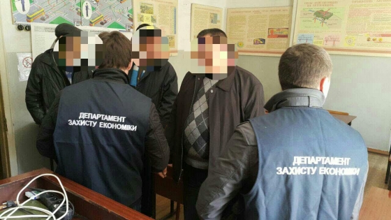 В Торецке директор автошколы за 2000 гривен «помогал» учащимся получать права