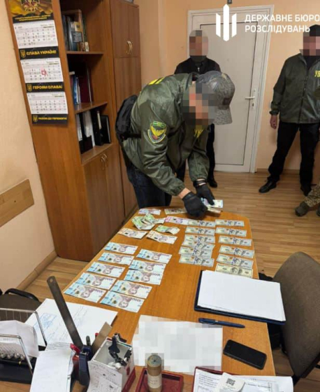 Командир військової частини дав хабар голові ВЛК, щоб уникнути фронту – ДБР