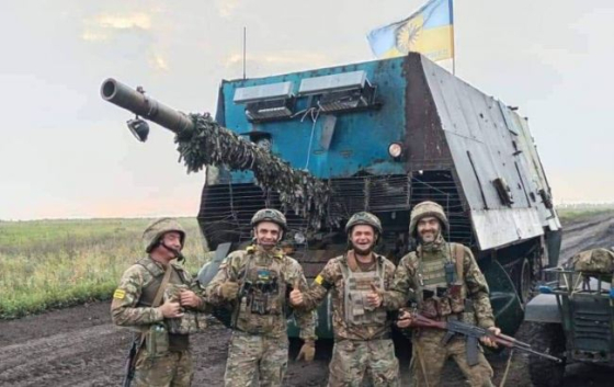 Українські військові вперше здобули трофейний ворожий &quot;танк-черепаху&quot; та взяли екіпаж в полон