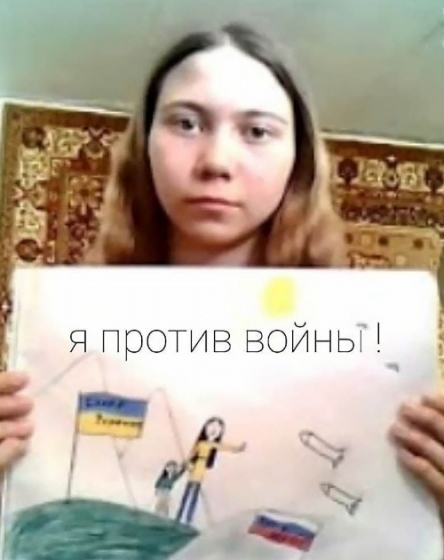 В Росії за антивоєнний малюнок школярки проти батька порушили кримінальну справу 