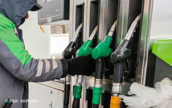 АЗС смогут поднять цены на бензин и ДТ: обнародована новая максимальная цена