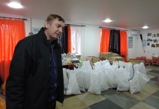 У Краматорську волонтери роздають гуманітарну допомогу: хто і як може її отримати (видео)