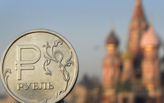 Российский рубль резко подешевел из-за возможного вторжения РФ в Украину