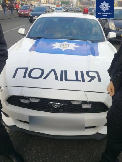 В Киеве остановили фейковый автомобиль полиции с псевдополицейским за рулем