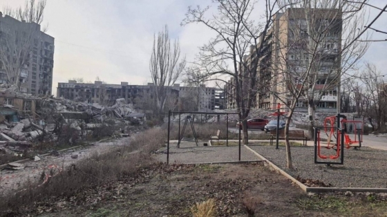 &quot;Танець на кістках&quot;: окупанти збираються встановити новорічну ялинку у Маріуполі
