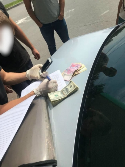 В Жмеринке задержали прокурора-взяточника с пачкой долларов