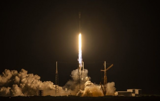 SpaceX вивела на орбіту додаткову партію супутників Starlink: відео запуску ракети