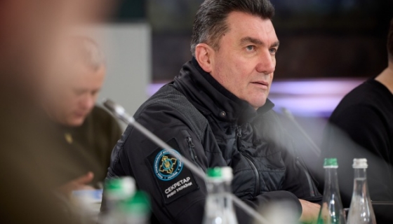 Україну за кордоном може представляти Зеленський, Шмигаль, Стефанчук та Кулеба. Решта - це туристи, - Данілов