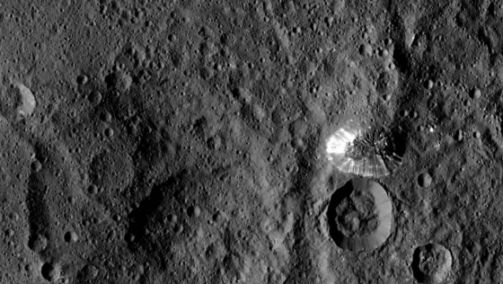 В NASA заявили о разгадке тайны белых пятен на Церере
