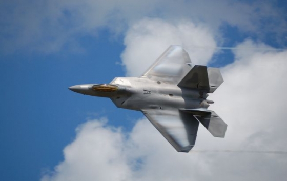 За символічний долар. США продадуть Польщі 24 винищувачі F-22 Raptor