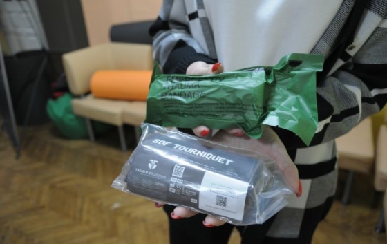 Лежали майже рік. На складах Командування медичних сил виявили 30 тисяч турнікетів