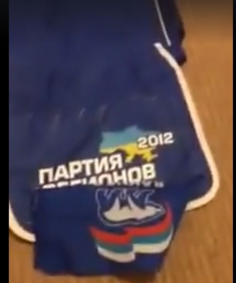 Легким движением руки: как &quot;сумка от Путина&quot; превращается в &quot;сумку от Януковича&quot; (видео)