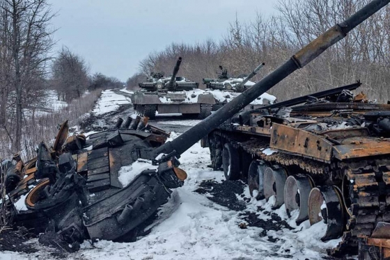Защитники Донбасса уничтожили 8 танков, 17 единиц бронетехники и 11 авто оккупантов 