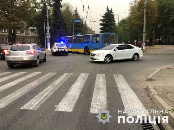 В Краматорске под колеса троллейбуса попала пенсионерка