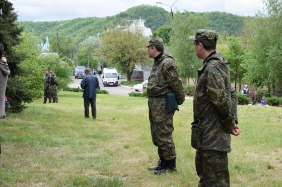 Сотрудники славянской и лиманской полиции обеспечили правопорядок во время праздничных мероприятий