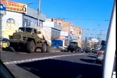 Из Макеевки в сторону донецкого аэропорта движется огромная колонна бронетехники (видео)