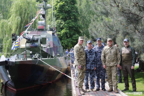 У ВМС почав службу бронекатер &quot;Буча&quot;, церемонію передачі відвідав Залужний