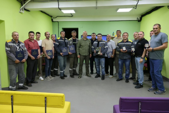 Вадим Філашкін відзначив подяками та нагородами енергетиків, які відновлюють електромережі на Донеччині
