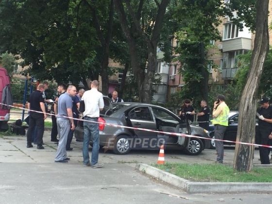 В Шевченковском районе Киева в автомобиле застрелили мужчину