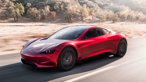 Tesla презентовала самый быстрый серийный электромобиль