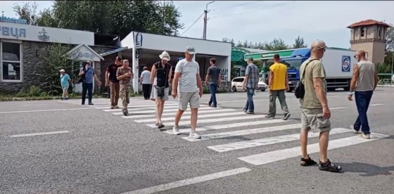 Протестующие против назначения Ляха главой ВГА блокируют трассу в Славянске 