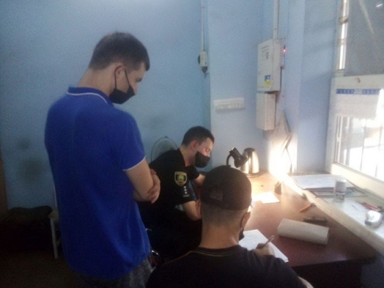 В Славянске полиция нашла вандалов, устроивших погром в центральном парке