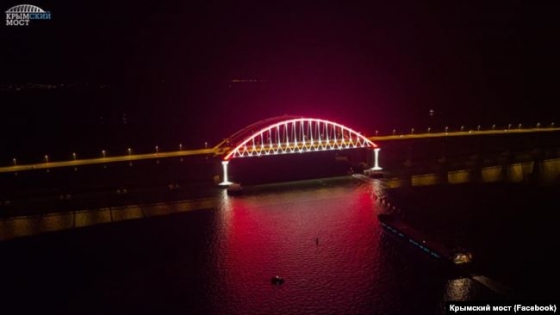 Оккупанты испытали на Керченском мосту подсветку  