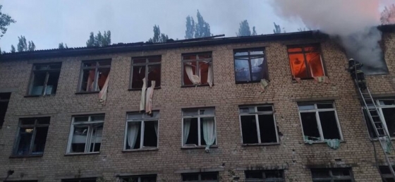 Рашисти обстріляли Бахмут. Горіла будівля індустріального коледжу, - ДСНС