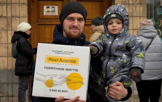 У прифронтовому Слов’янську для родин із дітьми триває видача допомоги від Фонду Ахметова