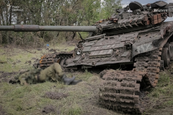 Дорога до визволеного Сторожового всіяна трупами окупантів і спаленою бронетехнікою, - Reuters