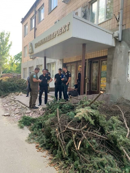 В Краматорске одно из предприятий самовольно срубило 4 ели