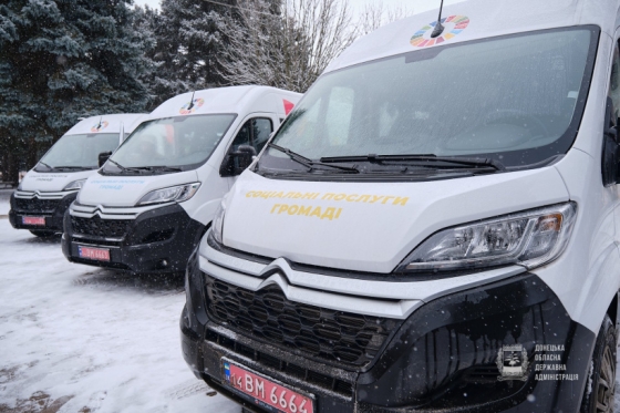 Три громады Донетчины получили автомобили для предоставления социальных услуг 