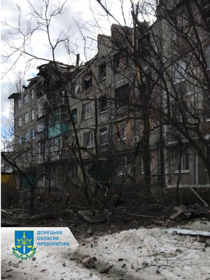 Дванадцять поранених через обстріл окупантами багатоповерхівки в Покровську – тривають рятувальні роботи