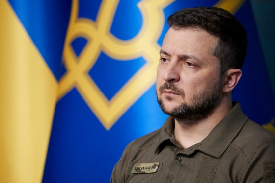 Держаться на Донбассе жизненно необходимо, - Зеленский 