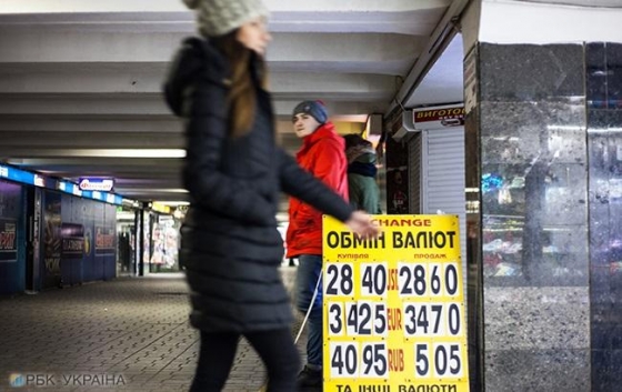 Наличный курс доллара растет быстрее в Харькове, чем во Львове 