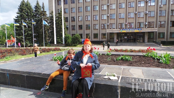 На постаменте вместо Ильича: на центральной площади Славянска поздравляют с Днем рождения Ленина