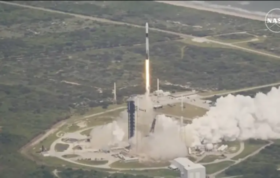 На борту корабля SpaceX Ілона Маска вирушили на МКС астронавти з Індії, Польщі, Угорщини та США