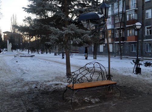 В Краматорске устанавливают &quot;Скамью для влюбленных&quot;